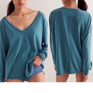 NWT FREE PEOPLE We The Free Nina V-Neck Long-Sleeve Tee Harbor Teal Size M/Large